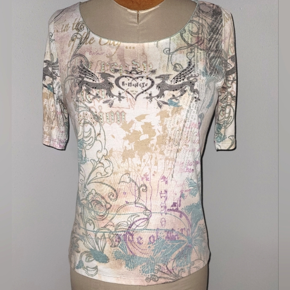 ONE WORLD  Graphic Top  Sz M